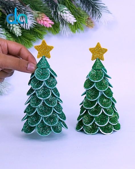 Glitter Foam Christmas Tree, Foam Christmas Tree, Christmas Tree Diy, Foam Sheets, Holiday Centerpieces, Art Clay, Diy Decoration, Diy Holiday Decor, Tree Diy