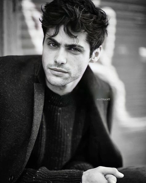 Shadowhunters Malec, Matthew Daddario, Alec Lightwood, Hotel California, Shadow Hunters, Shadowhunters, Perfect Man, Pretty Men, Celebrities Male