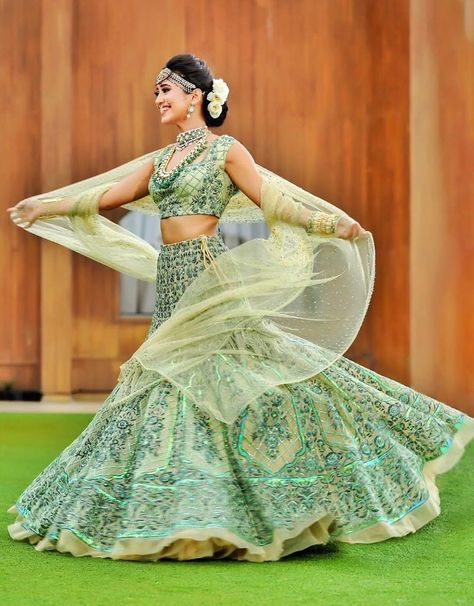 Naira Pattern Dress, Dresses By Pattern, Contemporary Bride, Lehnga Dress, Indian Wedding Photography Poses, Shivangi Joshi, Dress For Wedding, Indian Gowns Dresses, Indian Bridal Fashion