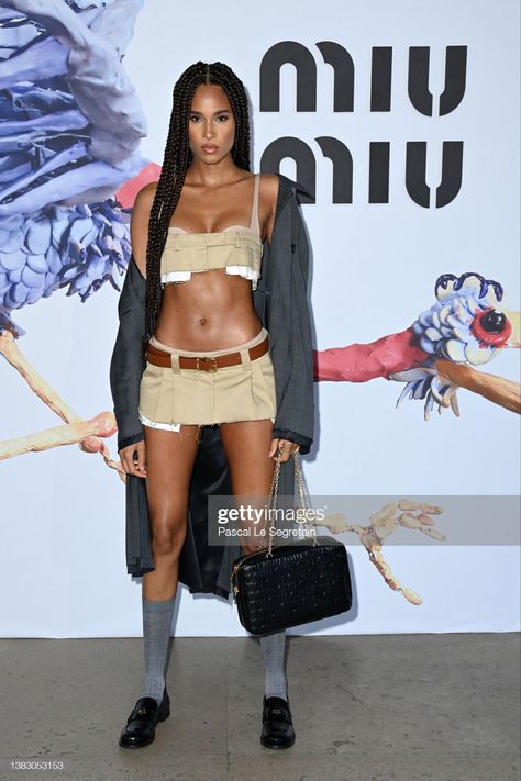 Miu Miu Ss22, Pleated Skirt Street Style, Celebrities Outfits, Cindy Bruna, Paris March, Summer Club, Mini Pleated Skirt, Uni Outfits, Miuccia Prada