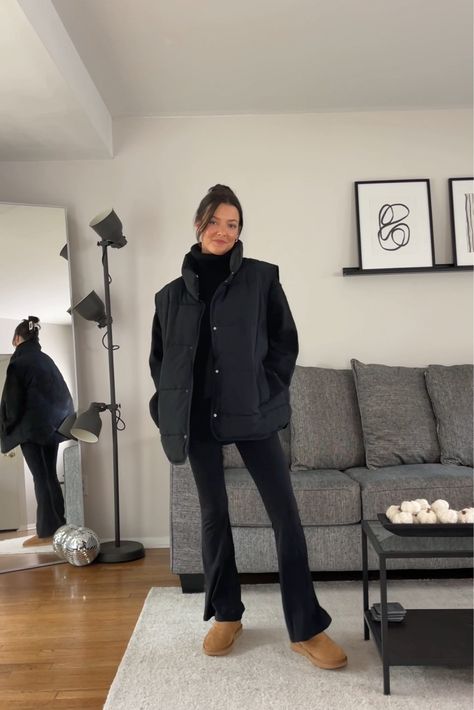 Sunday Look Outfits, Sunday Winter Outfit, Daily Winter Outfits, Winter Style 2023, Comfy Casual Winter Outfits, How To Style Uggs, Uggs Tasman, Amsterdam Outfit, Uggs Outfits