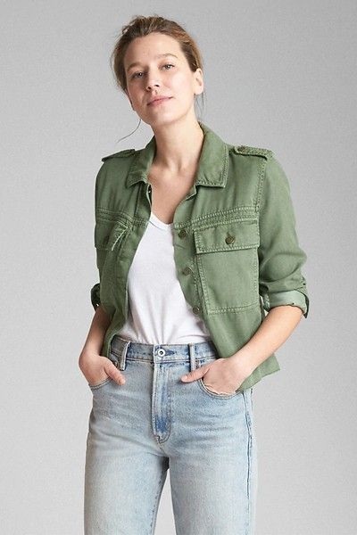 Short Jacket Outfit, Green Jacket Outfit, Green Denim Jacket, Oufits Casual, Denim Fashion Women, Casual Bottoms, Army Jacket, Summer Jacket, Women's Jackets