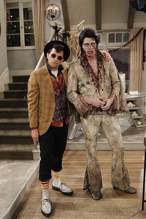 Two and a Half Men - Halloween Episode Tv Characters Halloween Costumes, John Cryer, Two Half Men, Best Tv Characters, Two And Half Men, Elvis Costume, Jon Cryer, Halloween Episodes, Character Dress Up