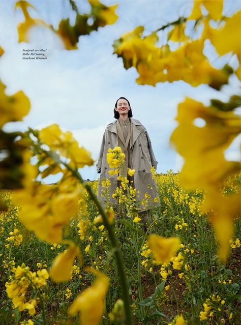 Elizabeth Davison Harper’s Bazaar Netherlands Outdoor Fashion Editorial Nature Editorial, Inspirational Journal, Elle Spain, Nature Photoshoot, The Simple Life, Outdoor Photoshoot, Fashion Photography Inspiration, Foto Art, Outdoor Fashion