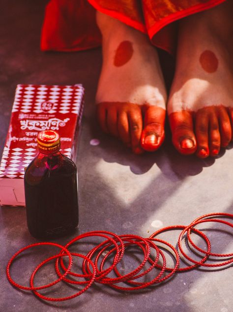 Bengali aesthetics Shringar Aesthetic, Bengali Culture Photography, Bengali Woman Aesthetic, Bengali Look Photoshoot, Bengali Aesthetic Photography, Bengali Photoshoot In Saree, Bengali Wedding Aesthetic, Bengali Culture Aesthetic, Bengali Saree Aesthetic