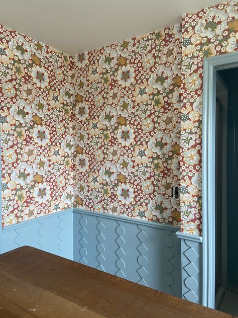 Lars' DIY Geometric 3D Wainscoting - The House That Lars Built Wallpaper Above Wainscotting, Country Girl Rooms, Bohemian Living Spaces, Girly Bathroom, Diy Wainscoting, Bedroom Cupboards, Geometric 3d, Cottage Renovation, Fun Wallpaper