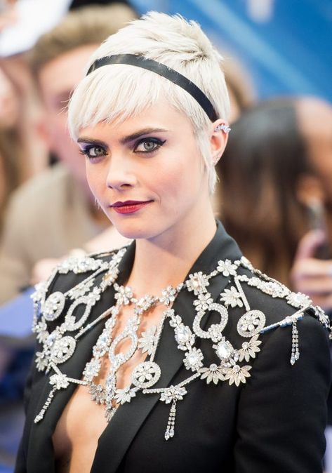 Celebrity Pixie Cut, Cara Delevingne Hair, Buzz Cut Hairstyles, Choppy Pixie Cut, Celebrity Haircuts, Side Fringe, 2 Broke Girls, January Jones, Long Hair With Bangs