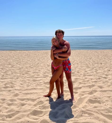 Couples Summer Pictures, Cute Couple Beach Pictures Photo Poses, Summer Pics With Boyfriend, Beach Pictures With Boyfriend, Pictures To Recreate With Boyfriend, Boyfriend Beach Pictures, Vacation With Boyfriend, Couple Vacation Pictures, Summer Couple Aesthetic