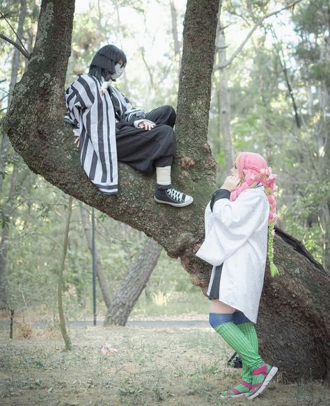 Cosplay Demon Slayer Couple Costume, Duo Halloween Costumes Anime, Anime Couple Cosplay Ideas, Couples Anime Cosplay, Matching Cosplay Couple, Duo Cosplay Anime, Anime Cosplay Ideas For Couples, Duo Anime Cosplay, Obanai Iguro Cosplay