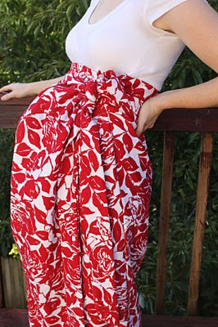 Create this wrap skirt from two yards of fabric. | 24 Awesome Maternity Outfits You Can Make Yourself Diy Maternity Dress, Diy Maternity Clothes, Maternity Patterns, Maternity Sewing, Cute Maternity Outfits, Diy Vetement, Dress Tutorials, Maternity Skirt, Pregnancy Outfits