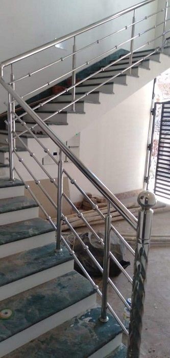 Steel Railing For Stairs Design Still Railing Design, Concrete Balcony Railing, Staircase Steel Railing, Steel Grill Design For Stairs, Stairs Steel Railing Design, Designs For Stairs, Modern House Stairs, Railing For Stairs, Small House Design Kerala