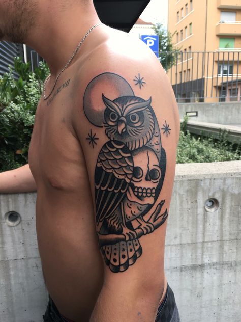 Traditional Feather Tattoo, American Traditional Owl Tattoo, Owl Traditional Tattoo, Old School Owl Tattoo, Traditional Vulture Tattoo, Traditional Owl Tattoo, Owl Skull Tattoos, Traditional Owl, Traditional Owl Tattoos