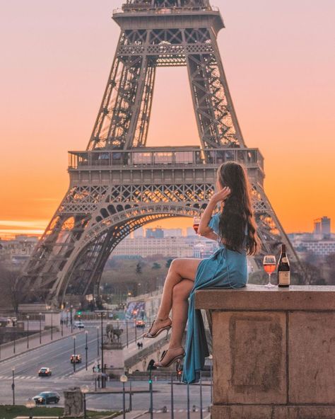 The Eiffel Tower 🗼, and Parisian girl 🇫🇷 and her wine by @lovejadot 🍷. This is a bit cliché, but it’s so true ❤️. And as most Parisian, I… Eiffel Tower Photoshoot, Get Paid To Travel, Paid To Travel, Female Photography, Paris Girl, Paris City, Paris Eiffel Tower, The Eiffel Tower, Friend Photoshoot