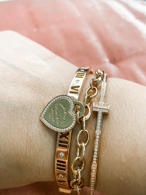 Rose Gold Tiffany and Co. Stacked Bracelets Tiffany Bracelet Stack, Tiffany Bracelet Gold, Rose Gold Tiffany, Gold Bracelet Stack, Pearl Bracelet Silver, Tiffany Gold, Tiffany Bracelet, Bracelets Pearl, Gold Bracelets Stacked