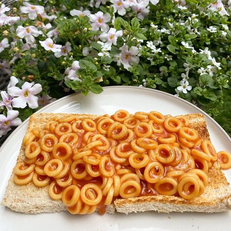 Bec 🤍 Fitness journey on Instagram: “✨Lunch✨Simple lunch of spaghetti hoops on toast to keep it low cal -201 cals 🤍 Ready for homemade pizzas tonight! 😍” Spaghetti On Toast, Spaghetti Hoops, Hoops Aesthetic, Homemade Pizzas, Simple Lunch, Homemade Spaghetti, Food Pics, On Toast, Low Cal