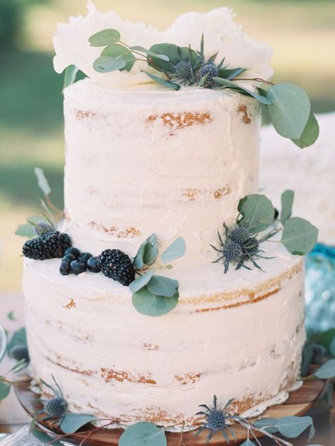 This simple wedding cake is romantic and perfect for a sweet, neutral island beach wedding. Vintage Pasta, The Wedding Cake, Wedding Cake Rustic, Wedding Cakes With Cupcakes, Simple Wedding Cake, Teal Wedding, Wedding Cakes Vintage, Eucalyptus Wedding