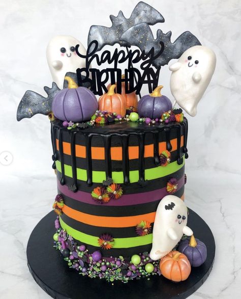 20 Fantastic Halloween Cake Ideas You Will Like - Find Your Cake Inspiration Halloween Cake Design, Halloween Cake Ideas, Snack Halloween, Halloween Cakes Easy, Halloween Torte, Spider Cake, Zombie Cake, Spooky Cake, Halloween Birthday Cakes