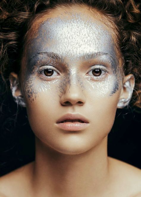 Cosmic Makeup, Futuristic Makeup, Alien Makeup, Space Makeup, Silver Makeup, Silver Eyeshadow, Beauty Makeup Photography, Make Up Inspiration, Face Paint Makeup