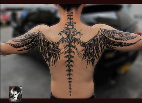 Miles de tatuajes para Mujeres y Hombres. Ideas originales con significado para obtener un tatuaje único y personal. Bienvenidos a Belagoria! Wing Tattoos On Back, Alas Tattoo, Backpiece Tattoo, Bone Tattoos, Skeleton Tattoos, Wing Tattoo, Cat Tattoos, Back Tattoos For Guys, Spine Tattoo