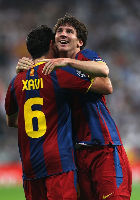 MADRID, SPAIN - APRIL 27:  Lionel Messi of Barcelona celebrates with Xavi after scoring his second goal during the UEFA Champions League Semi Final first leg match between Real Madrid and Barcelona at Estadio Santiago Bernabeu on April 27, 2011 in Madrid, Spain.  (Photo by Alex Livesey/Getty Images) Xavi And Messi, Messi And Xavi, Messi 2011, Xavi Barcelona, Xavi Iniesta, Messi News, Real Madrid Vs Barcelona, Barcelona Champions League, Madrid Vs Barcelona