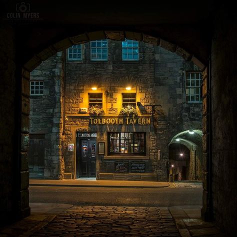 London Dungeon Aesthetic, Scotland Pub Aesthetic, Antiquarian Darkest Dungeon, Edinburgh Scotland Dark Academia, Darkest Dungeon Antiquarian, Edinburgh, Scotland, London