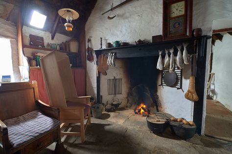 https://flic.kr/p/wmd8Ub | Crofthouse Museum [ South Mainland ~ Îles Shetland ] |  Nikon D800E + Carl Zeiss Distagon 15mm F2.8 ZF.2 Trépied Gitzo Mountaineer 6X + rotule Markins Q3 Emille 15mm, f/11 Capture One  All rights reserved  Thanks a lot for your views, comments and favs :-) Scottish Croft, Country Decor Diy, Croft House, Living Room Decor Country, Sauna Diy, Irish Cottage, Rustic Traditional, Cottage Interior, Cottage Interiors