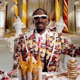 #Snoop Dogg With a little EyeCream Rolled Pancakes, Candy Themed Party, Tshirt Dresses, Dog Cupcakes, Dog Themed Parties, Pineapple Rings, Love Smiley, Ice Cream Day, Mary Mary