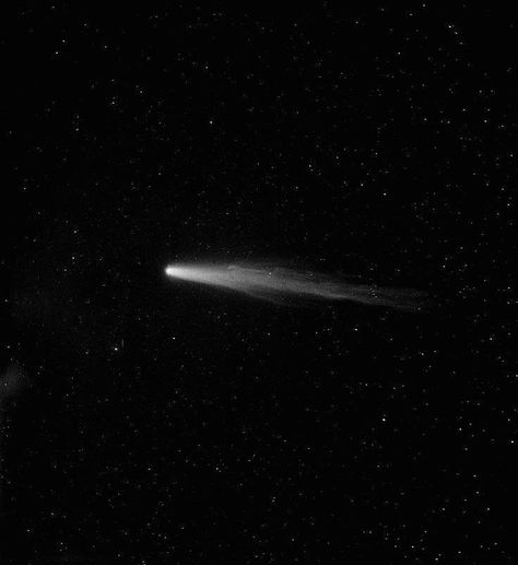 use credits, please. Halley's Comet, Dark Sky, In The Dark, Stars, Twitter