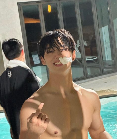 Pentagon’s  Hongseok at a pool. Not sure what happened with his nose 😞. Male Crop Top Aesthetic, Hongseok Pentagon, Aesthetic Male Outfits, Boxer Aesthetic, Kpop Moments, 남성 근육, Pentagon Hongseok, Boys In Crop Tops, Crop Top Aesthetic