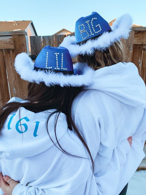 Sorority Cowboy Hat, Big And Little Reveal Ideas Cheer, Big Sis Lil Sis Reveal Ideas, Big Sis Lil Sis Gifts, Big Little Reveal Themes, Big Lil Gifts, Sorority Reveal Shirts, Big Little Paddles, Big Little Basket