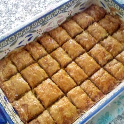 Pillsbury Quick Crescent Baklava, Christmas Baklava Recipe, Baklava Recipe Easy Puff Pastry, Baclavale Recipes Easy, Simple Baklava Recipe, Puff Pastry Baklava, Easy Baklava Recipe, Baklava Recipes, Easy Baklava