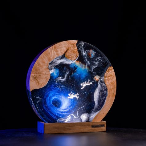 Space Resin, Resin Wood Art, Epoxy Resin Lamp, Epoxy Lamp, Interstellar Space, Epoxy Wood Table, Lamp Ideas, Resin Lamp, Unique Lamp