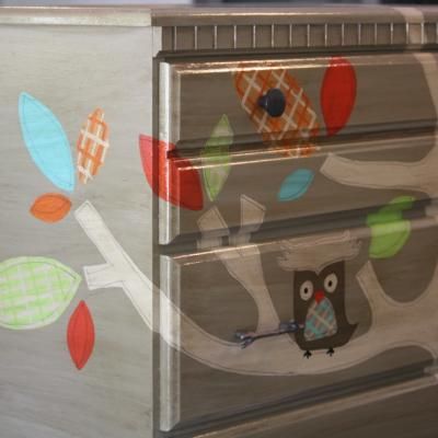 Woodsy Nursery, Refurbished Dresser, Painted Dressers, Dresser Ideas, Store Furniture, Owl Nursery, Owl Theme, Painted Dresser, Old Dressers