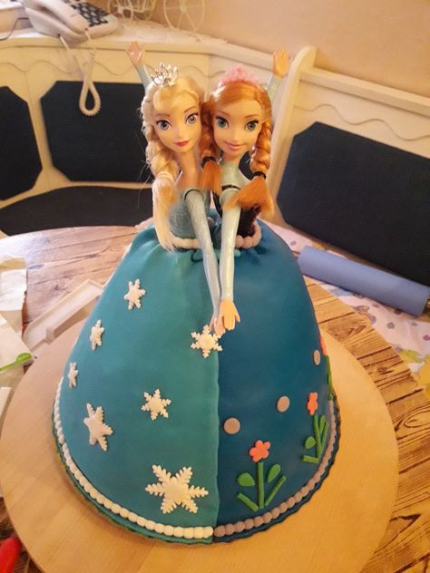 Tort cu cadou Anna si Elsa-Frozen Decor Tort, Unicorn Birthday Cake, Elsa Frozen, Unicorn Birthday, Frozen, Birthday Cake, Disney Princess, Disney Characters, Cake