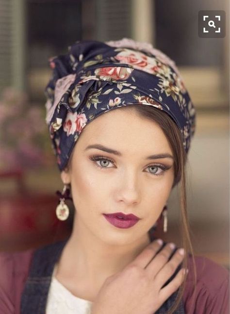 Turban Headband Hairstyles, Big Bow Headband, Hair Scarf Styles, Mode Turban, Hair Turban, Head Scarf Styles, Floral Jeans, Hair Cover, Turban Style