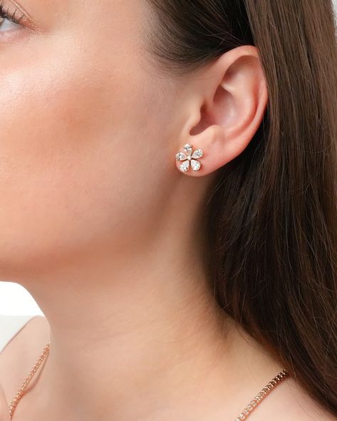 🌺 Rose Gold or White Gold? Which flower will you pick? Adorn your ears with our gorgeous Flower Diamond Earrings! 🌸💎 🦢White Gold Flower Studs 14KW 2.46gr Lab Grown Diamonds 2.60ct total weight F, VS $1380-30% = $966 🪷Rose Gold Flower Studs 14KW 2.38gr Lab Grown Diamond 2.50ct total weight F, VS $1575-30% = $1102 📍Visit us: 66 West 47th Street #22-23 New York, NY 10036 ⌚️Businesses hours: MON-SAT 10.00-5.00pm #labdiamonds #luxuryjewelry #nycjeweler #diamonddistrict #earringsoftheday #f... Flower Diamond Earrings, Earrings White Gold, Rose Gold Flower, Earrings White, Gold Flower, Flower Studs, Gold Flowers, Lab Diamonds, Luxury Jewelry