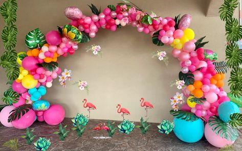 Luau Balloon Arch Palm Trees, Luau Party Balloon Arch, Luau Themed Party, Luau Theme Party, Hawaiian Birthday Party, Hawaiian Birthday, Luau Theme, Pink Tropical, Hawaiian Party