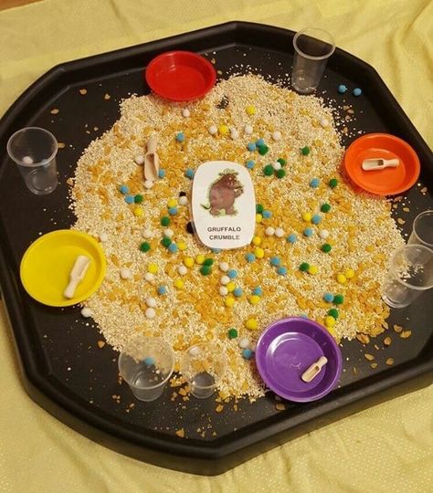 Gruffalo crumble Gruffalo Continuous Provision, Gruffalo Messy Play, Gruffalo Crumble Tuff Tray, The Gruffalos Child Activities, Gruffalo Sensory Play, Gruffalo Tuff Tray Ideas, World Book Day Activities Eyfs, The Gruffalo Eyfs Activities, Gruffalo Tuff Tray