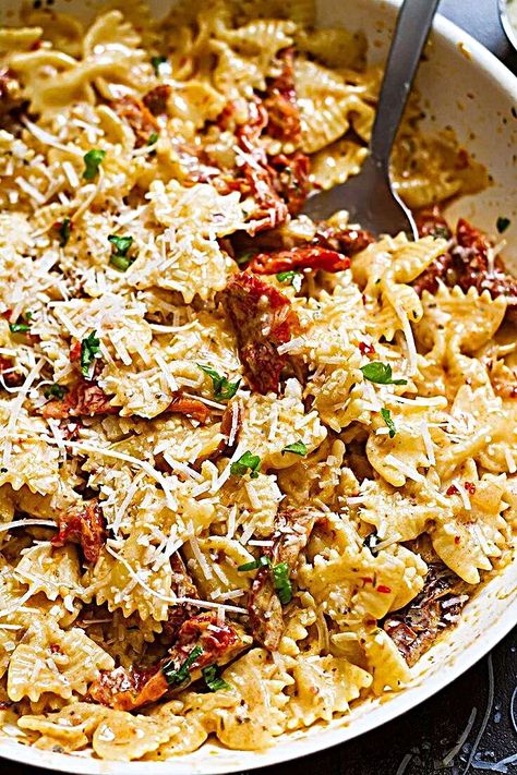 Besides being incredibly easy to make, this Creamy Sun-Dried Tomato Pasta cooks up super fast, and leave you feeling full and happy! With it’s hearty flavors and only a handful of ingredients… Creamy Sun-Dried Tomato Pasta - Creamy Sun-Dried Tomato Pasta — Eatwell101 #recipestonourish #foodmaniacindia #recipebelow #recipedessert #recipeforsuccess #foodtime #recipeplease #foodanddrink #FoodIsBae #foodasmedicine #RecipesVideos #foodphotos #recipejournal #recipecreator #foodforthesoul Creamy Cajun Chicken Pasta, Creamy Cajun Chicken, Sun Dried Tomato Pasta, Cajun Chicken Pasta Recipes, Tomato Pasta Recipe, Creamy Pasta Recipes, Beef Pasta, Cajun Chicken Pasta, Lemon Pasta