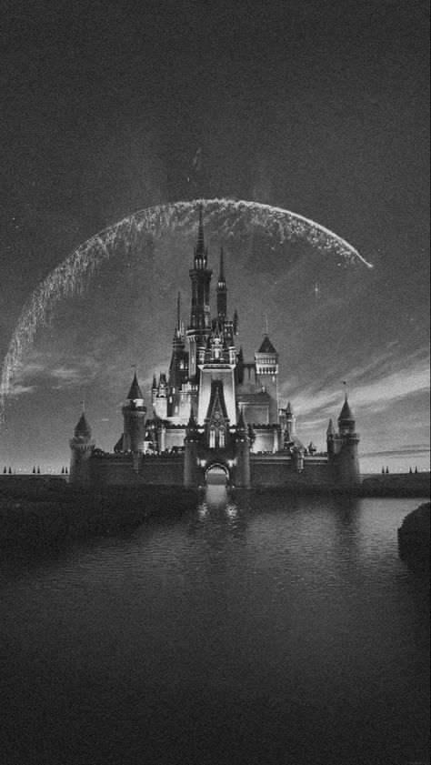 Disney Castle Black And White, Black Disney Wallpaper, Disney Black And White Aesthetic, Dark Disney Aesthetic, Disneyland Black And White, Disney Castle Aesthetic, Widgets Black And White, Disney Black And White, Chateau Disney