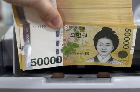 Save money!  (via Jill in Korea) Korean Money, Girlfriend Trips, Be With You Movie, New Technology Gadgets, Win Money, Korea Travel, Money And Happiness, Money Gift, South Korean