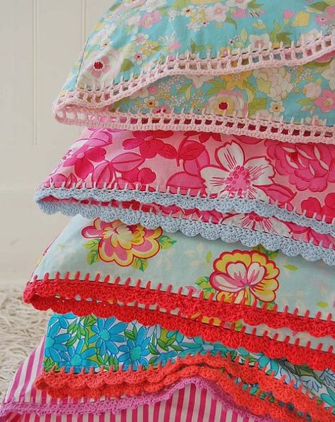 crocheted pillow case edging Crochet Pillow Cases, Cute Blankets, Vintage Pillow Cases, Colors And Patterns, Crochet Borders, Crochet Pillow, Vintage Sheets, Crochet Edging, Crochet Trim