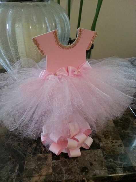 Dress Centerpiece, Ballerina Centerpiece, Tutu Centerpieces, Tutu Baby Shower, Ballerina Baby Showers, Pink Tutu Dress, Ballerina Birthday Parties, Diy Tutu, Ballerina Party