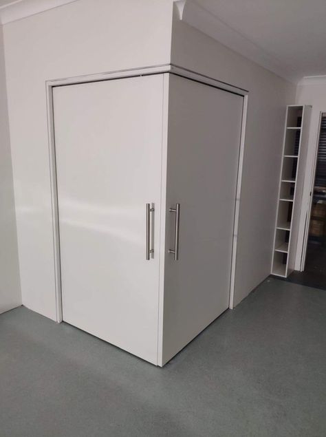 Corner Door Opening, Corner Door Ideas, Corner Doors, Slide Bedroom, Studio Apartment Furniture, Corner Of A Room, Concertina Doors, Cavity Sliding Doors, Doors Aluminium