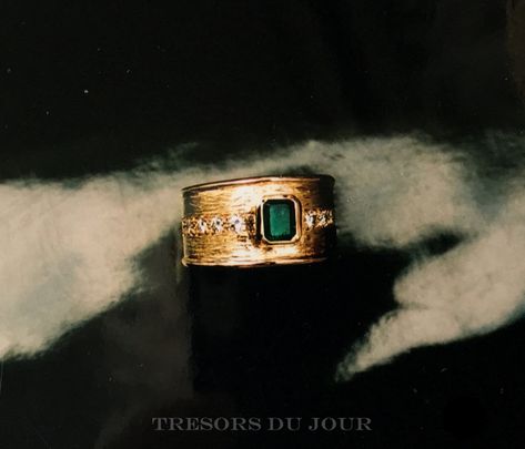 Thick Gold Band, Diamond And Emerald Ring, Unique Wedding Band, Pearl Vintage, Double Diamond, Emerald Diamond Ring, Contemporary Ring, Wedding Band Ring, Diamond Wedding Band