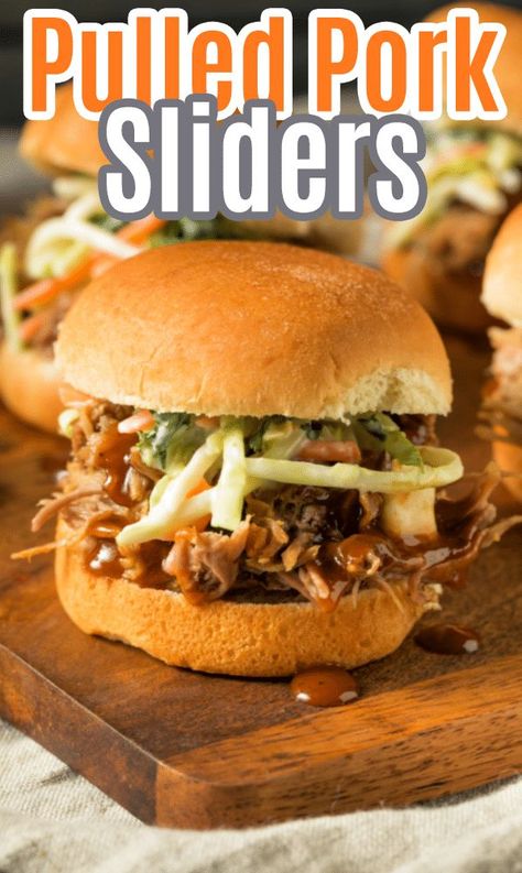 How to make the best crockpot pulled pork sliders Slow Cooker Chicken Sliders, Weight Watchers Slow Cooker, Leftover Pork Recipes, Sliders Recipes Chicken, Easy Potluck, Pulled Pork Sliders, Crockpot Pulled Pork, Weight Watchers Chicken, Pork Sliders