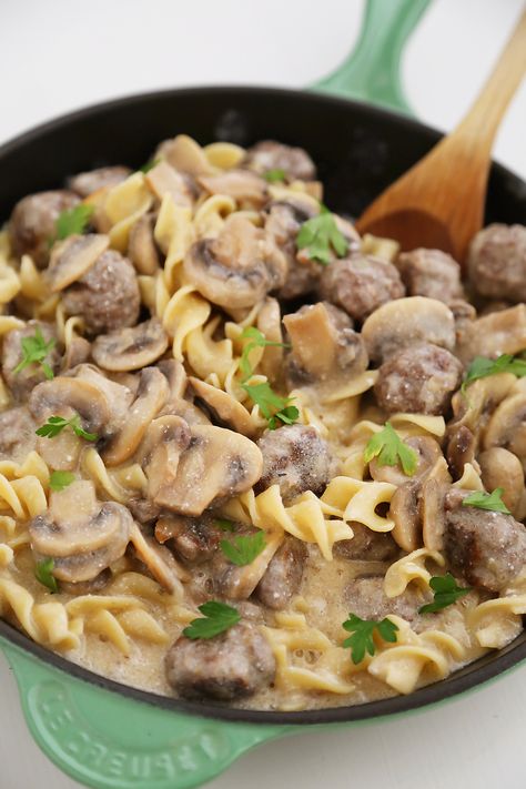 Creamy Mushroom Meatball Stroganoff – Super creamy stroganoff with fresh mushrooms and hearty meatballs, made easily from scratch! Thecomfortofcooking.com Turkey Meatball Stroganoff, Meatballs Stroganoff, Meatballs With Mushrooms, Egg Noddles, Recipe Meatballs, Meatball Stroganoff, Mushroom Meatballs, Cooking With White Wine, Holland House