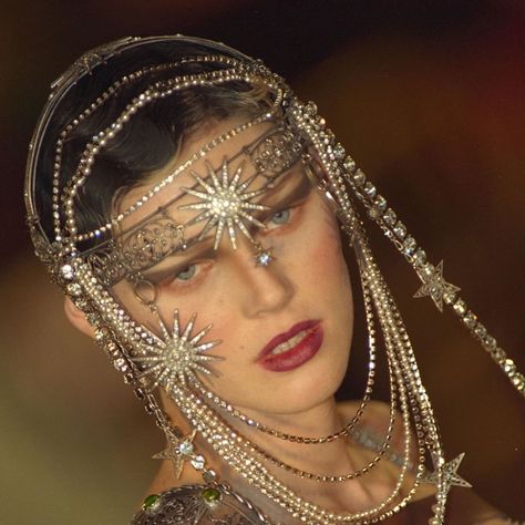 Shirley Mallmann for Dior Haute Couture Spring/Summer 1998 Galliano Dior, Dior Collection, Christian Dior Haute Couture, Dior Haute Couture, John Galliano, Coven, Fantasy Fashion, Couture Collection, Headdress