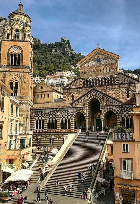 Extraordinary Architecture, Town Architecture, Pc Ideas, Government Building, Amalfi Italy, Italy Trip, Town Square, Fantasy Places, Historic Places