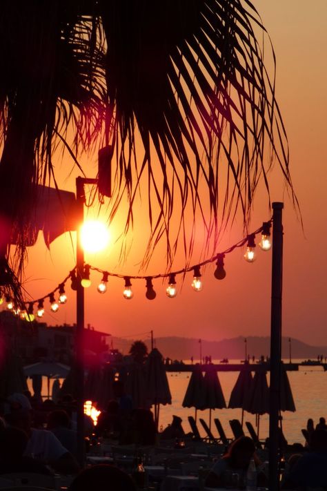 Ibiza Sunset, Bali Sunset, Sunset Party, Festival Aesthetic, Island Party, Sunset Girl, Summer Club, Beach Party Decorations, Beach Festival